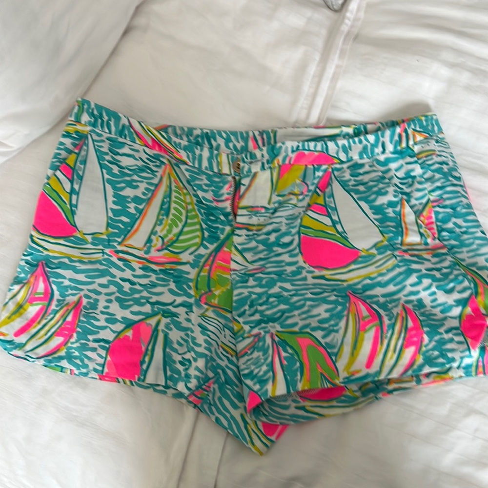 like new Lilly shorts size 6